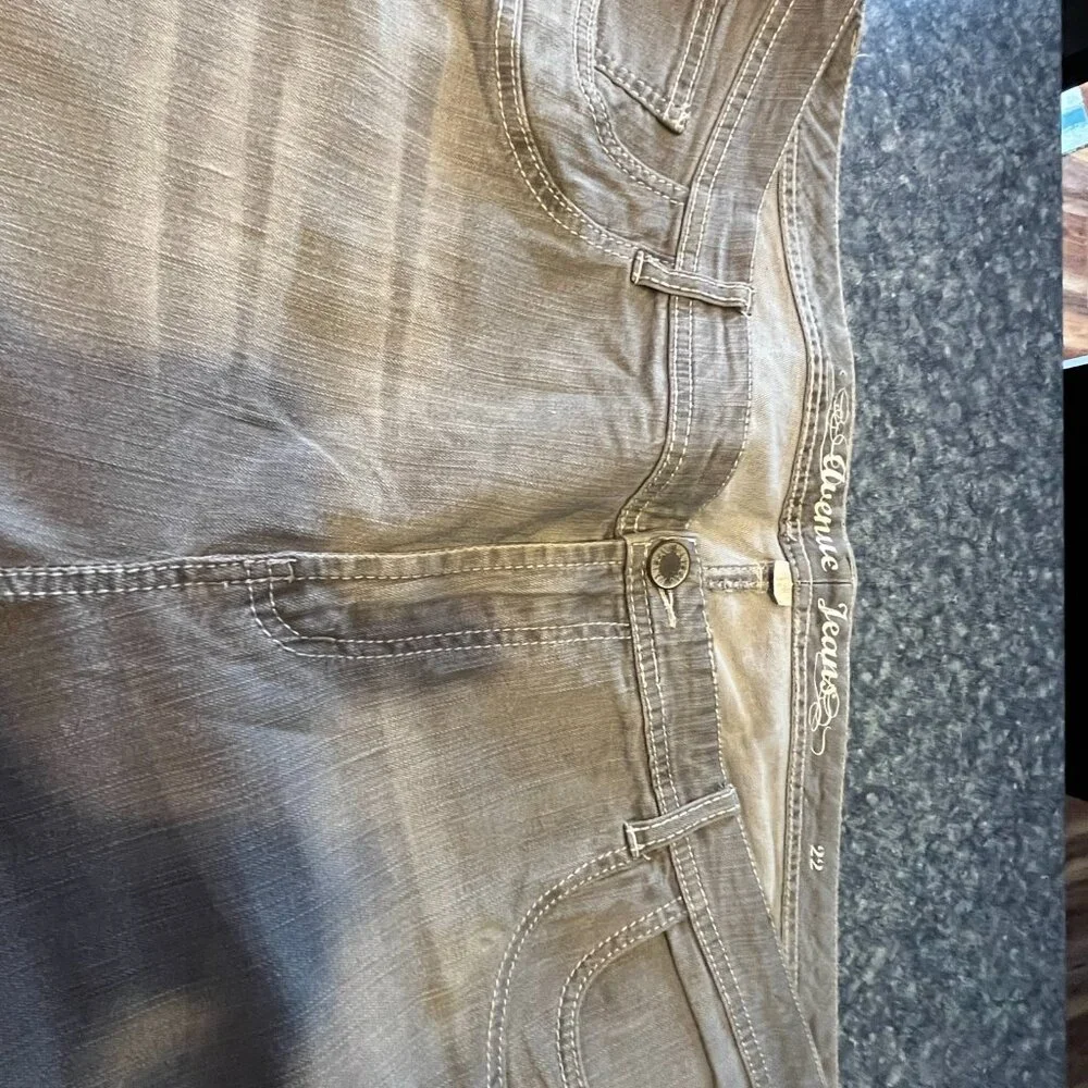 Women's AVENUE JEANS grey/gray jeans- size 22